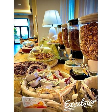 Hotel Excelsior Монтесильвано Экстерьер фото