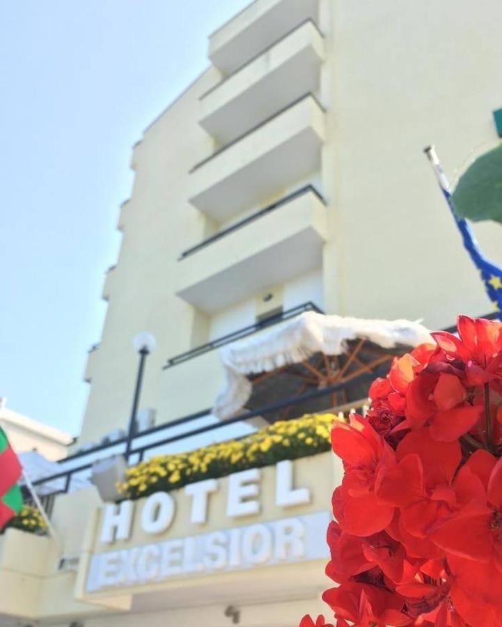 Hotel Excelsior Монтесильвано Экстерьер фото