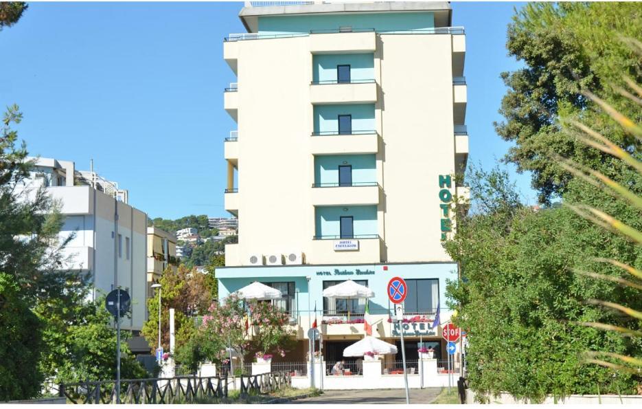 Hotel Excelsior Монтесильвано Экстерьер фото