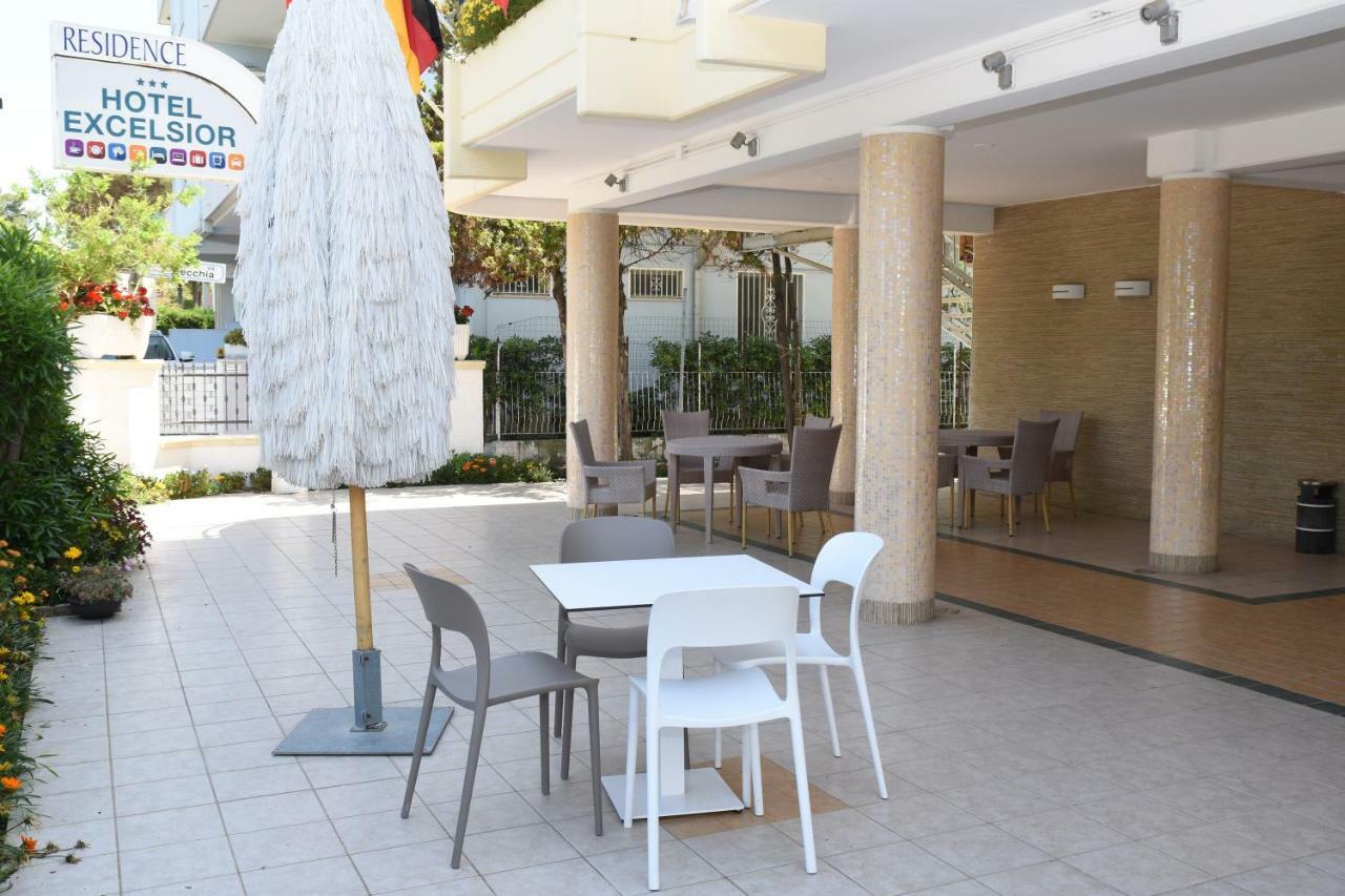 Hotel Excelsior Монтесильвано Экстерьер фото