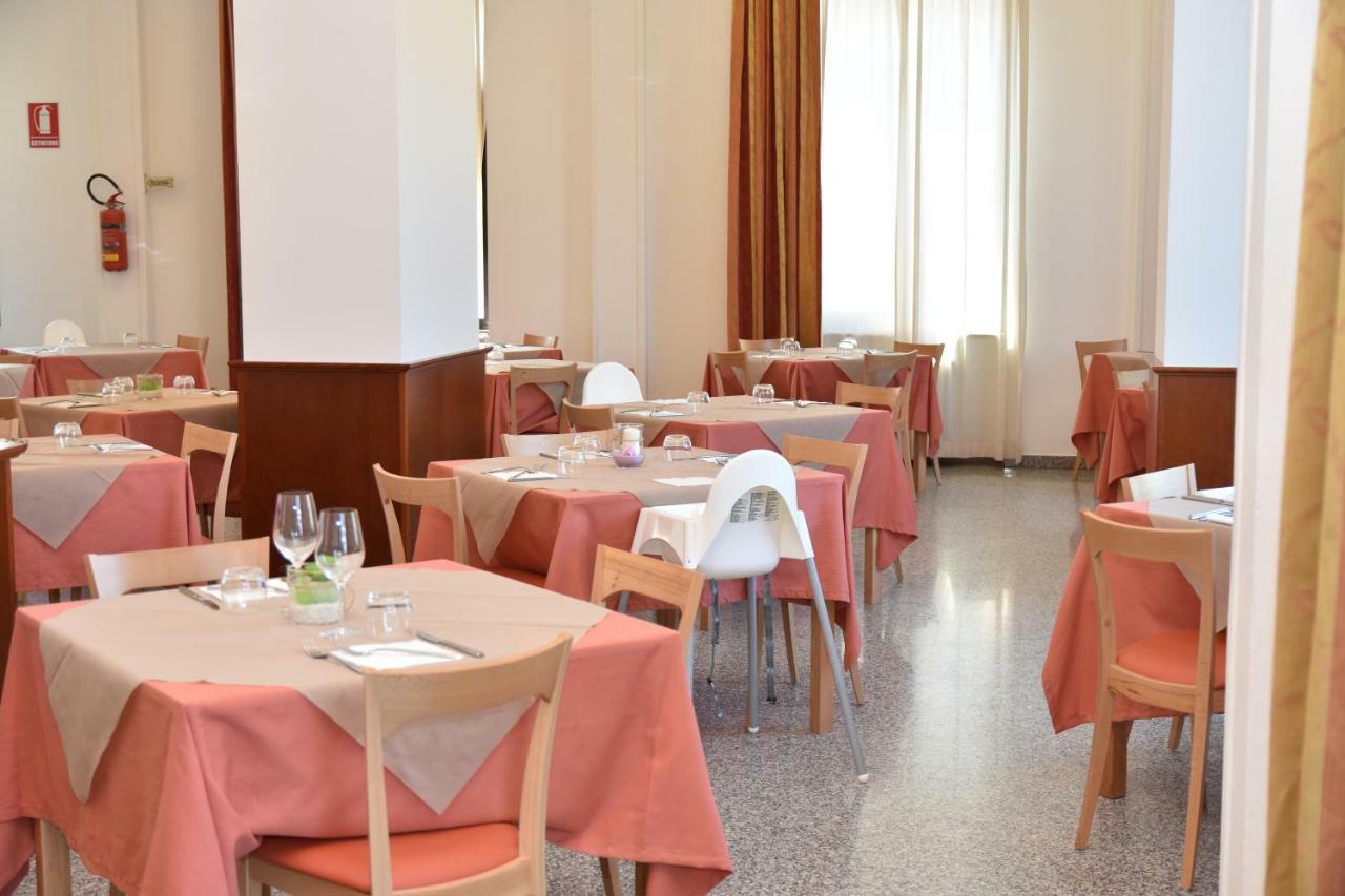 Hotel Excelsior Монтесильвано Экстерьер фото