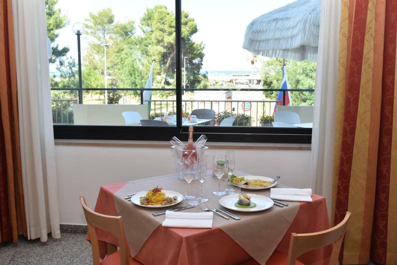 Hotel Excelsior Монтесильвано Экстерьер фото