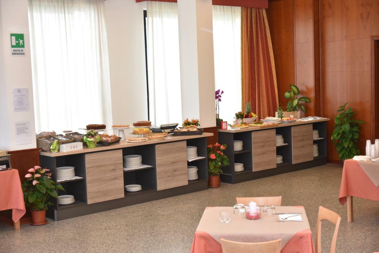 Hotel Excelsior Монтесильвано Экстерьер фото