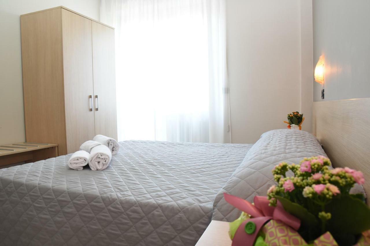 Hotel Excelsior Монтесильвано Экстерьер фото