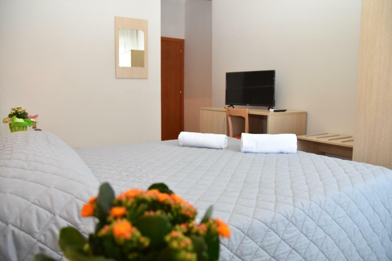 Hotel Excelsior Монтесильвано Экстерьер фото